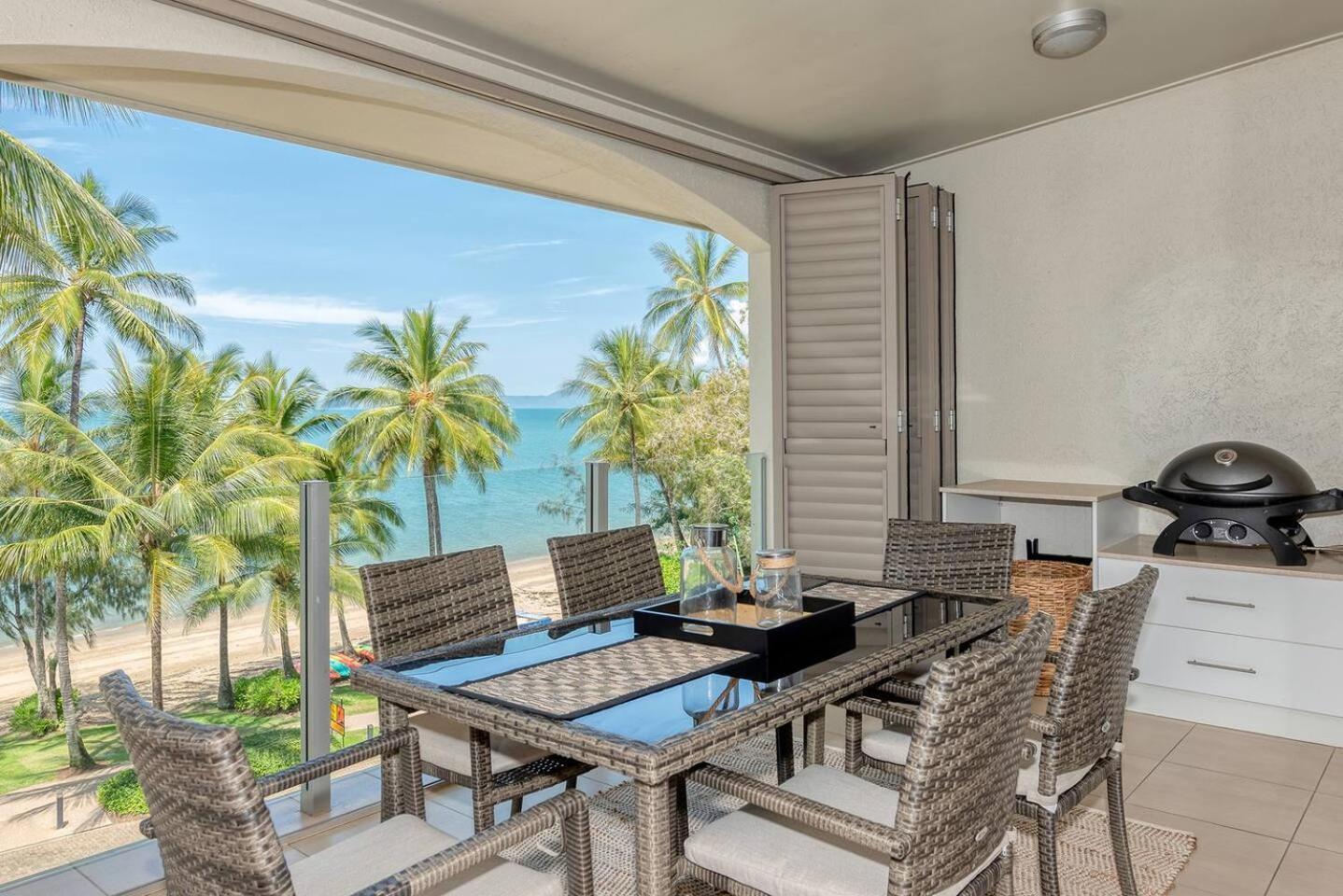 At Island Views—palm Cove Waterfront Bliss Apartment *