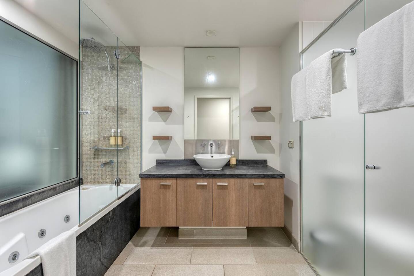 'hibiscus Haven' Resort-style Chic By The Apartment *