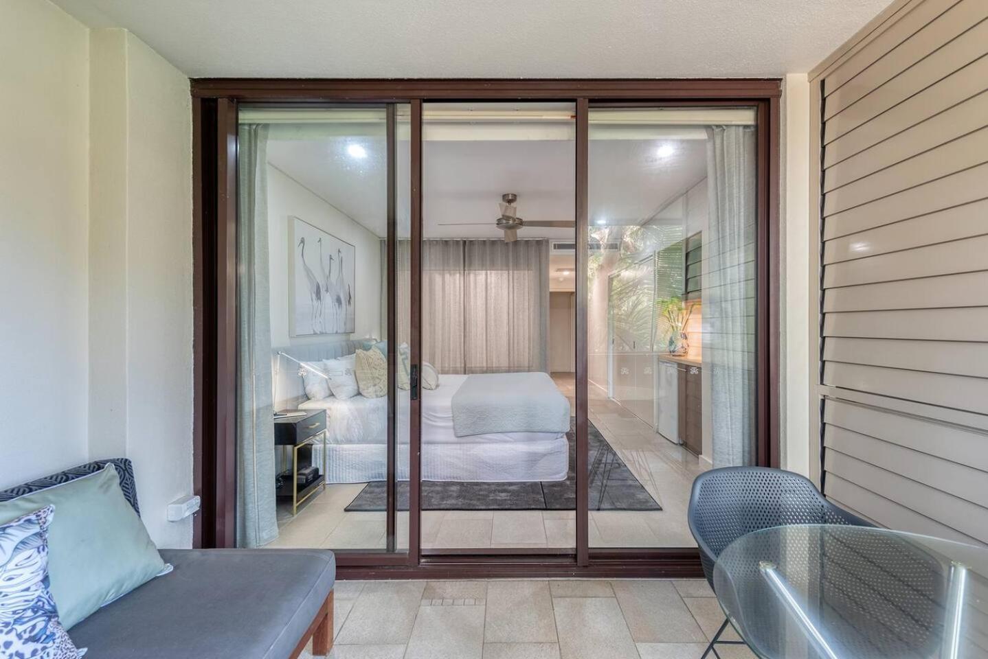 'hibiscus Haven' Resort-style Chic By The Apartment