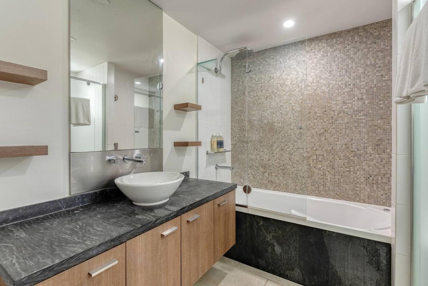 'hibiscus Haven' Resort-style Chic By The Apartment *