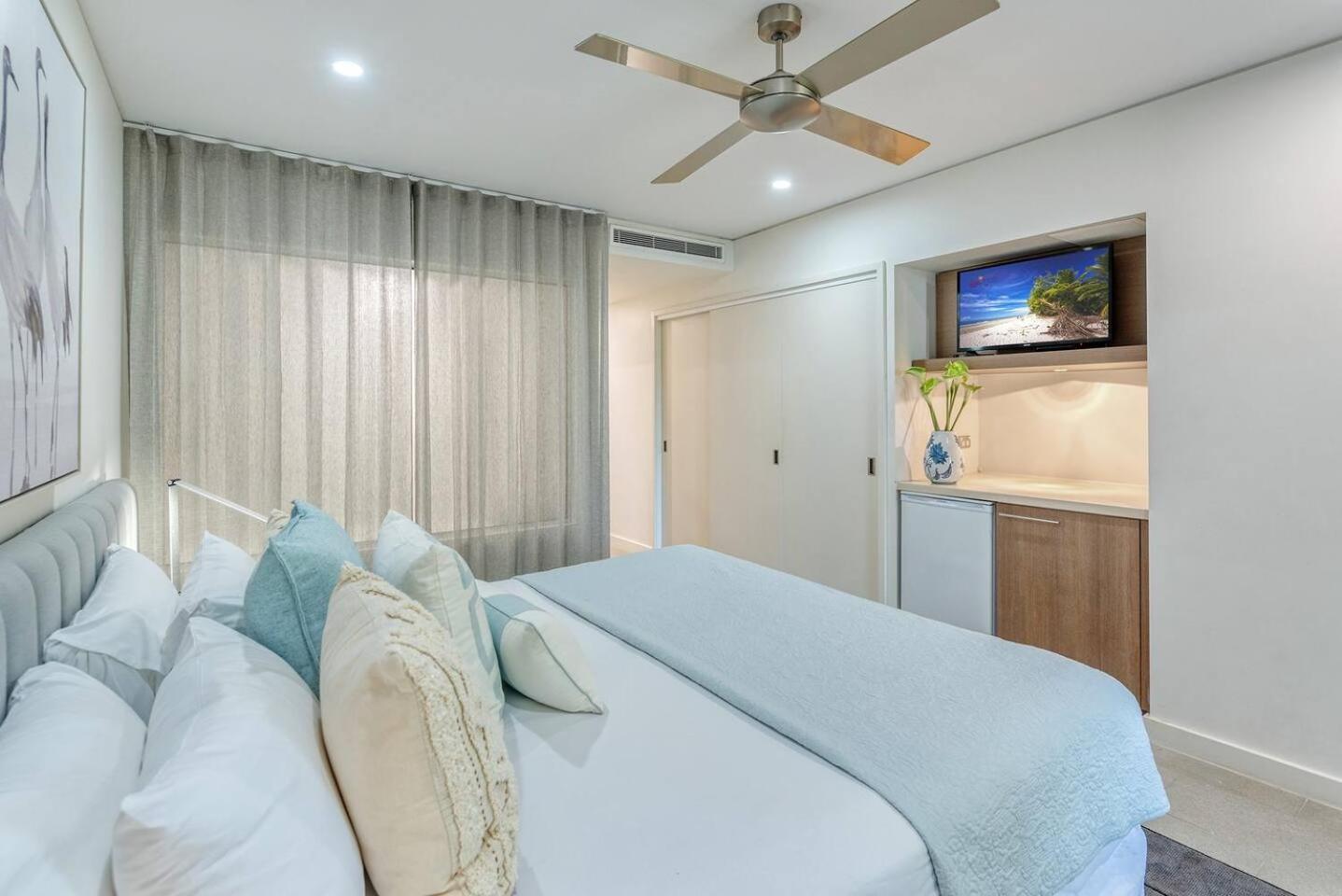 Apartment 'hibiscus Haven' Resort-style Chic By The