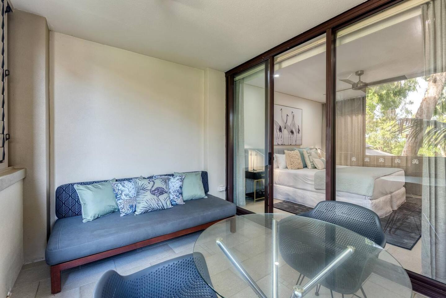 'hibiscus Haven' Resort-style Chic By The Apartment