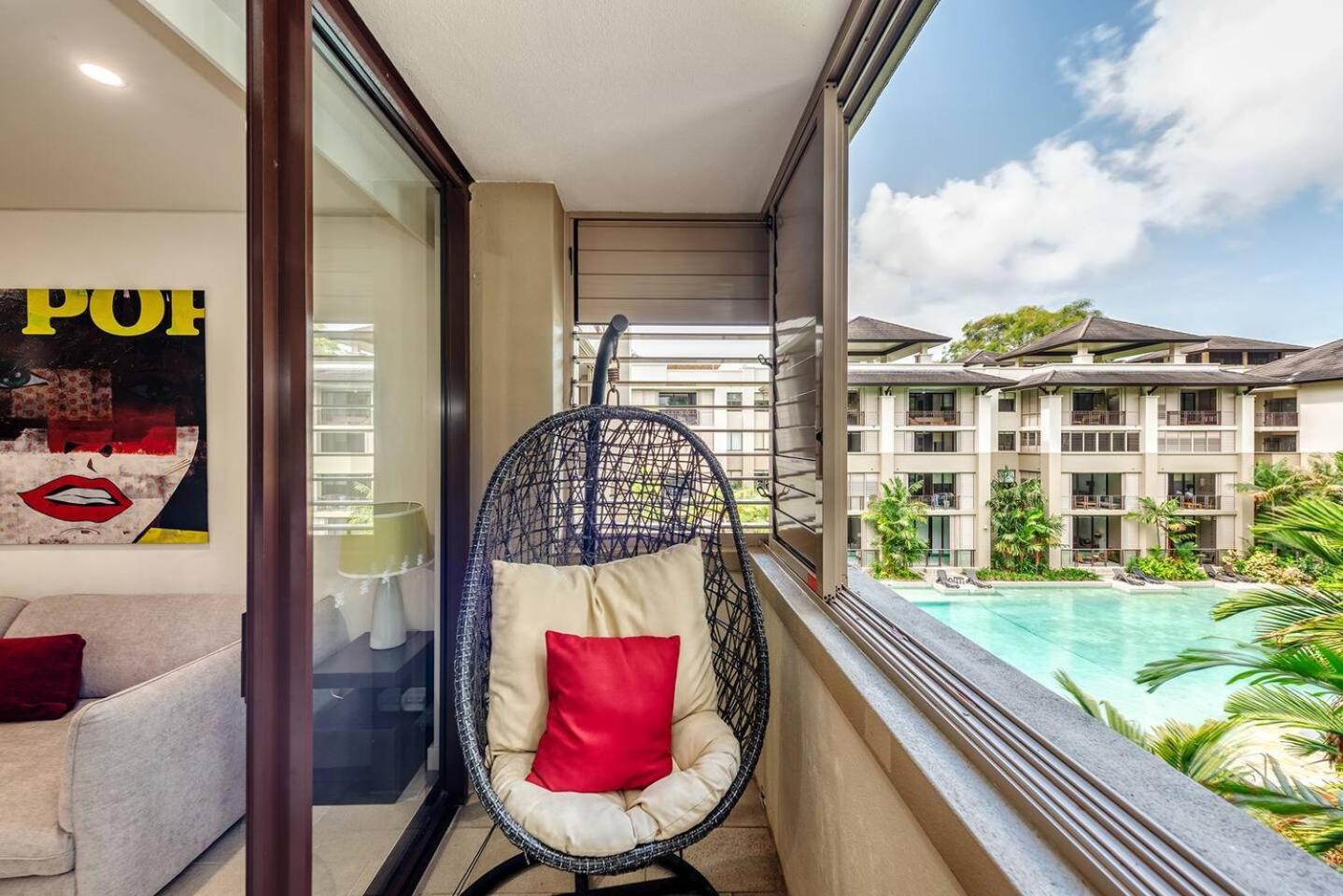 'hibiscus Haven' Resort-style Chic By The
