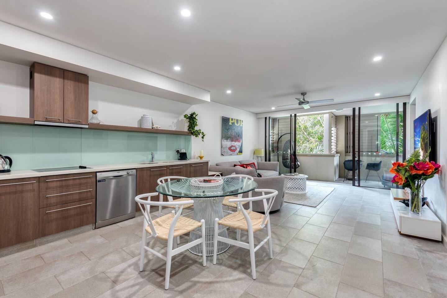 Apartment 'hibiscus Haven' Resort-style Chic By The Palm Cove