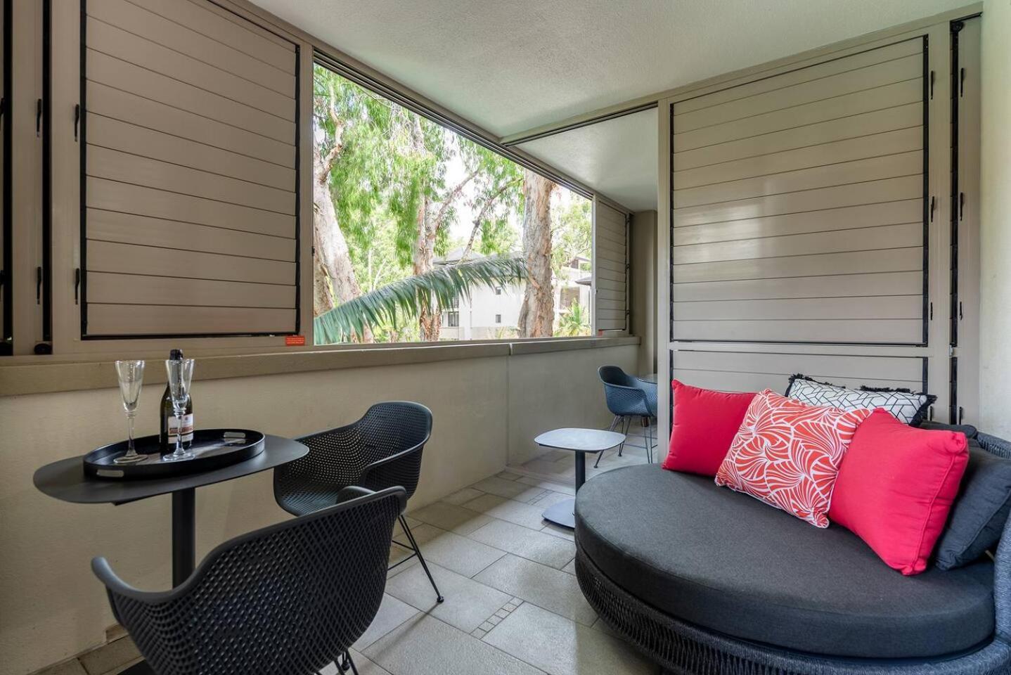 Apartment 'hibiscus Haven' Resort-style Chic By The