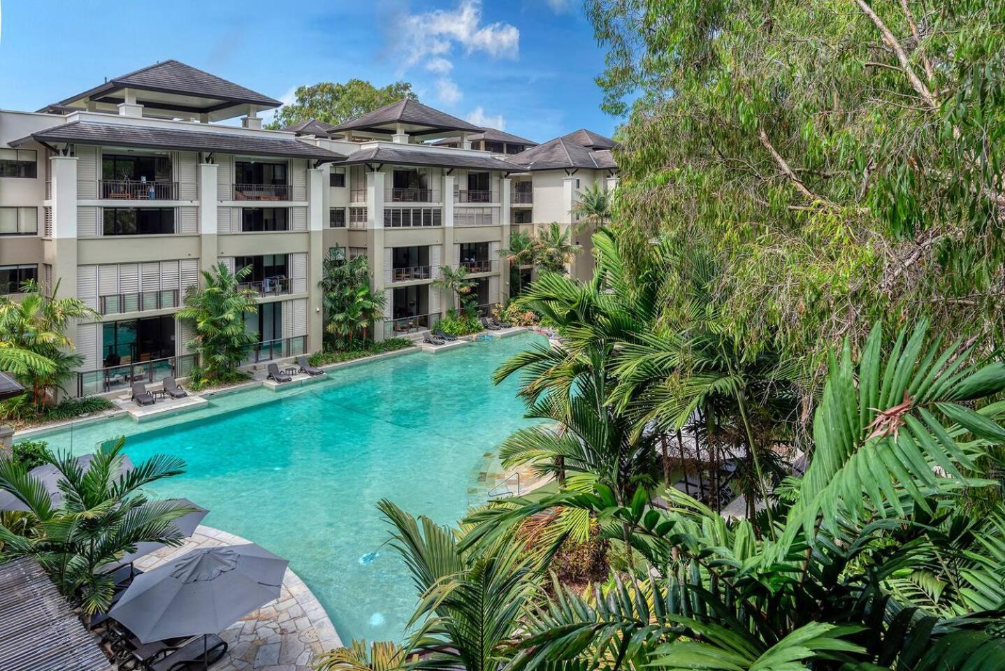 'hibiscus Haven' Resort-style Chic By The Apartment