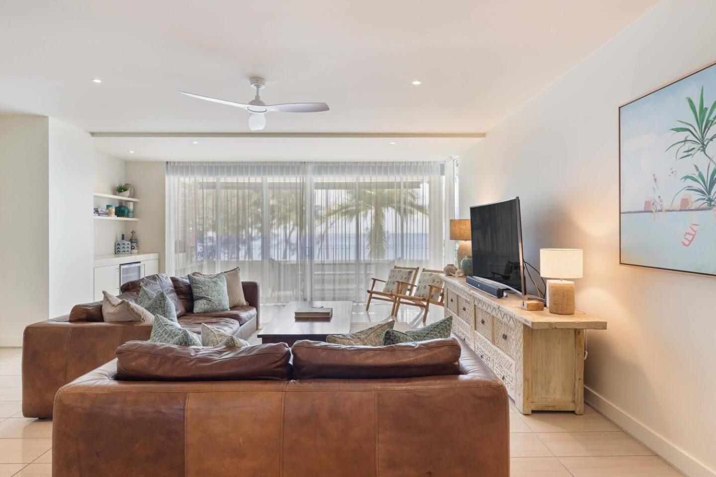 Drift Beachfront Oasis - A Panoramic Getaway Palm Cove