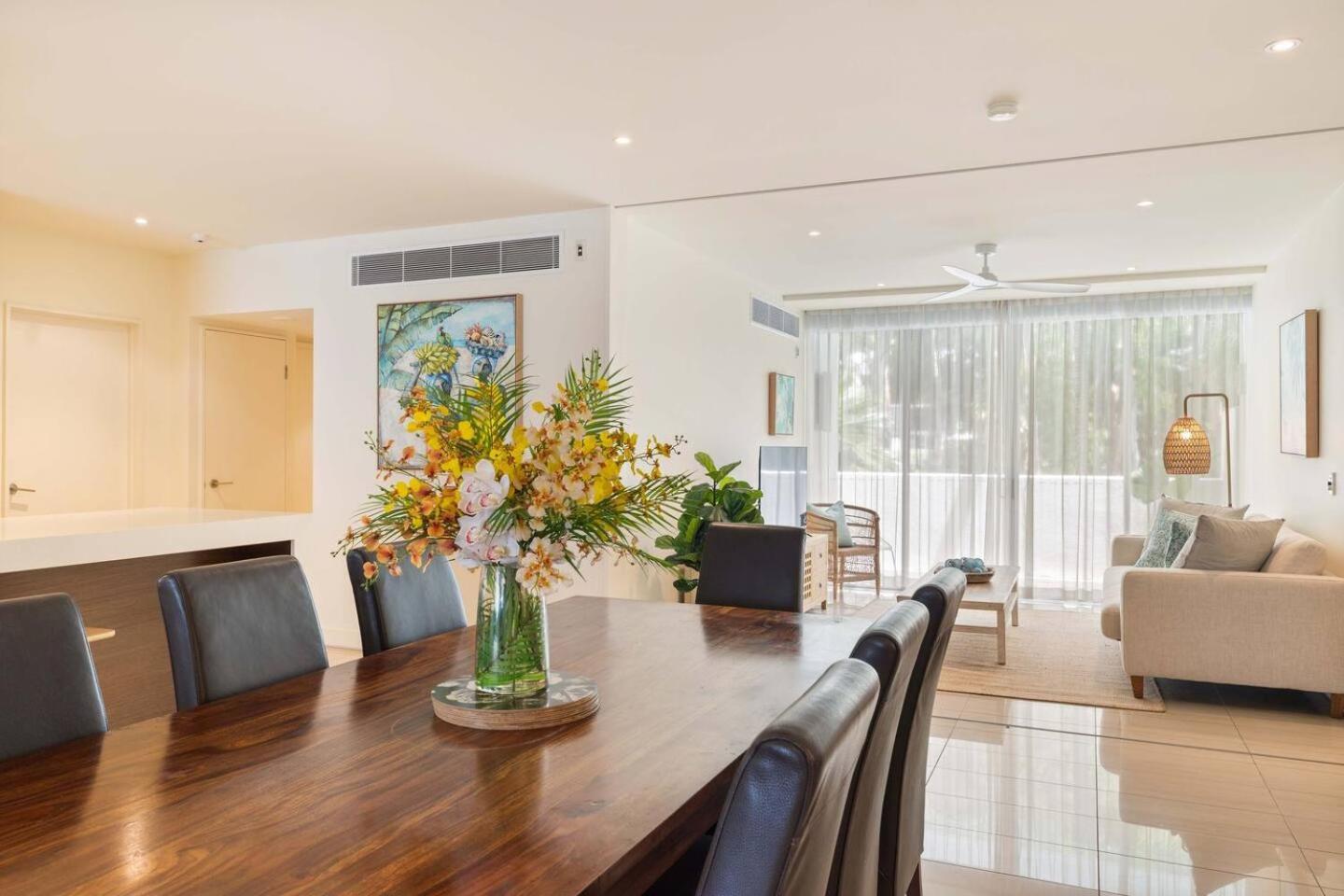 Drift Beachfront Oasis - A Panoramic Getaway Apartment Palm Cove