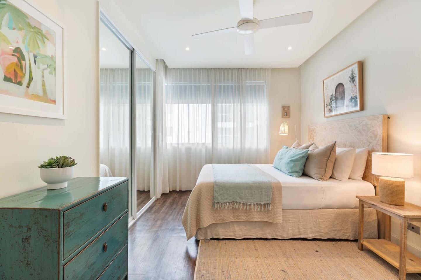 Apartment Drift Beachfront Oasis - A Panoramic Getaway *