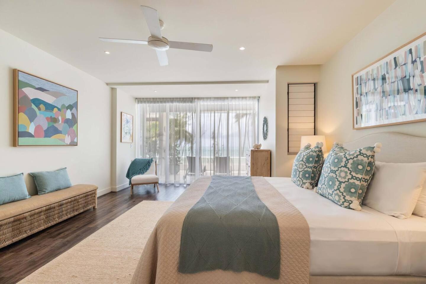 Drift Beachfront Oasis - A Panoramic Getaway