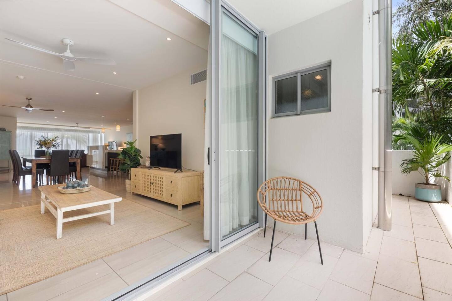 Drift Beachfront Oasis - A Panoramic Getaway *
