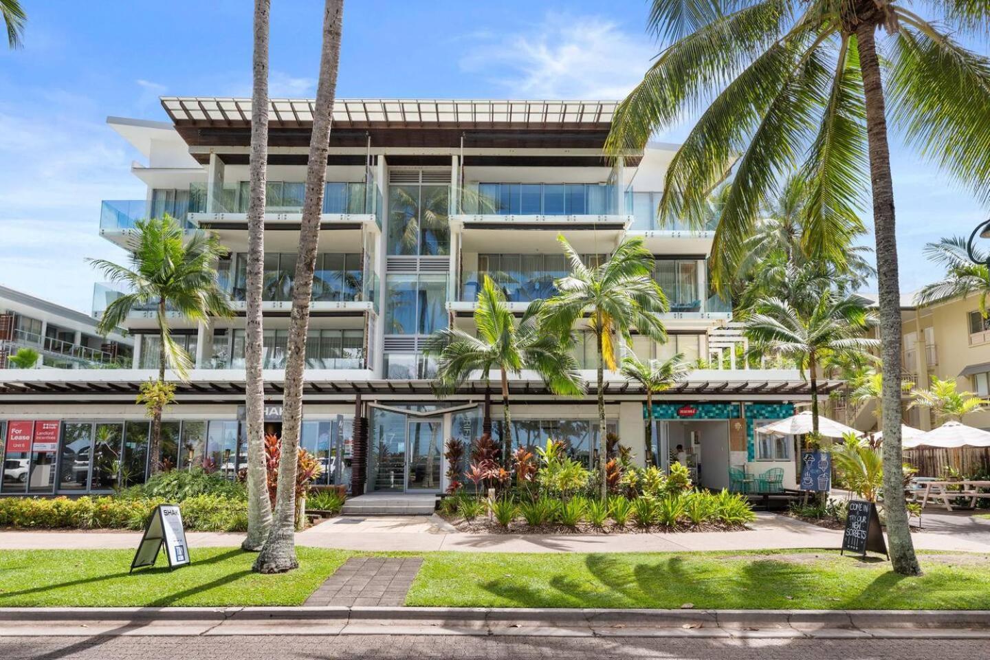 Drift Beachfront Oasis - A Panoramic Getaway * Palm Cove