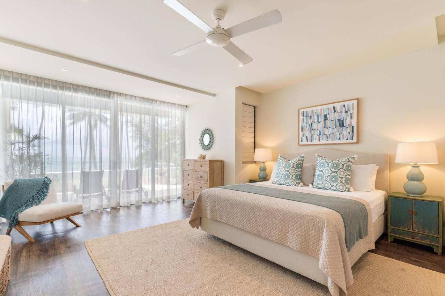 Apartment Drift Beachfront Oasis - A Panoramic Getaway