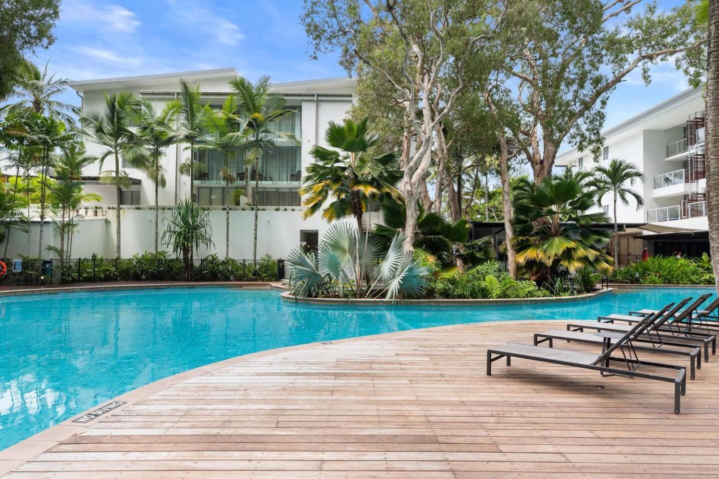 Drift Beachfront Oasis - A Panoramic Getaway *