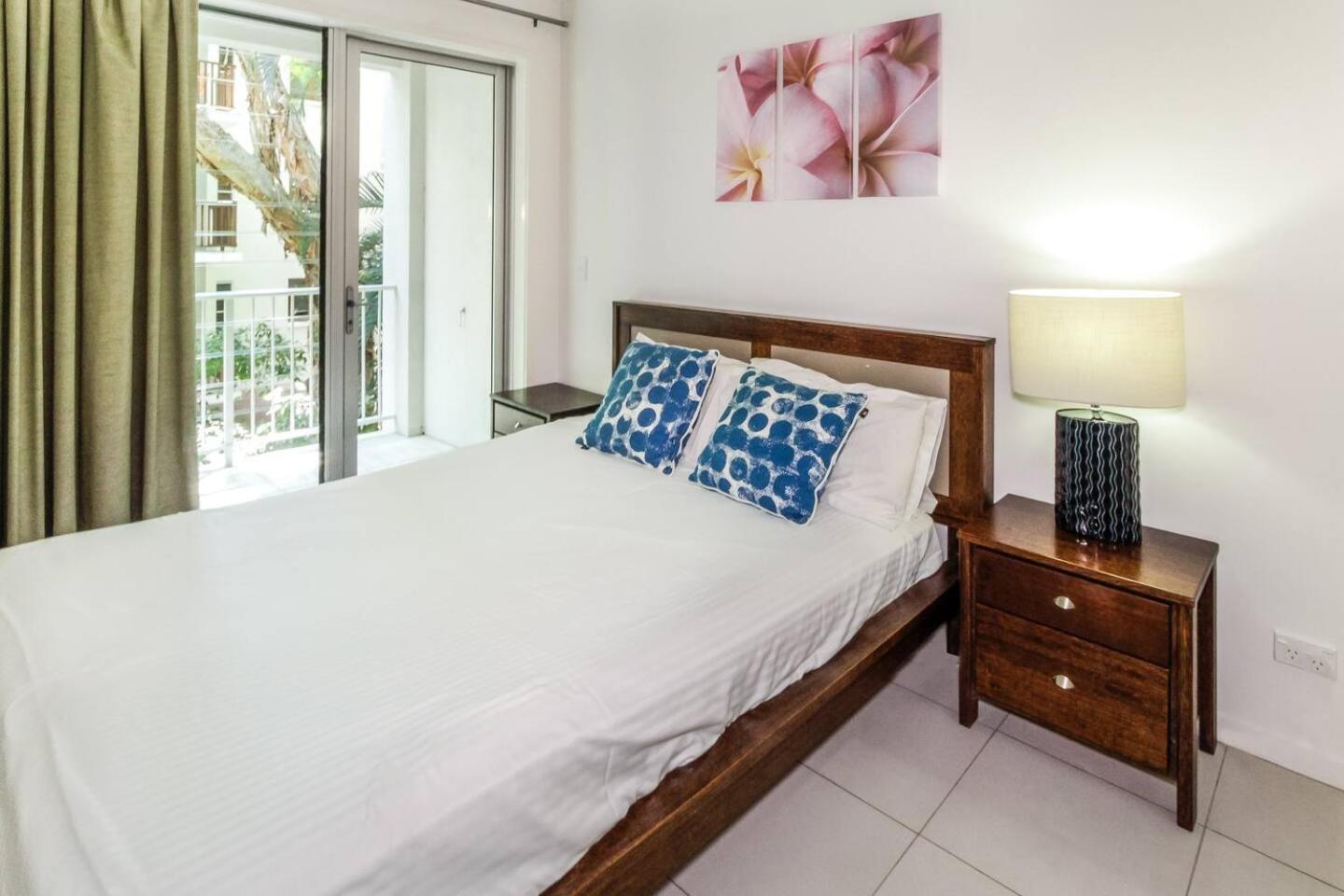 Apartment Amarillo At Island Views—breezy Waterfront Bliss