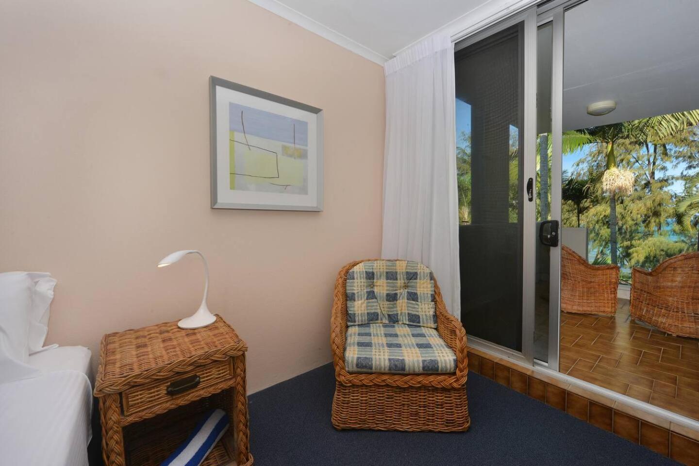 Azure Oasis: Boutique Beachfront On The Esplanade