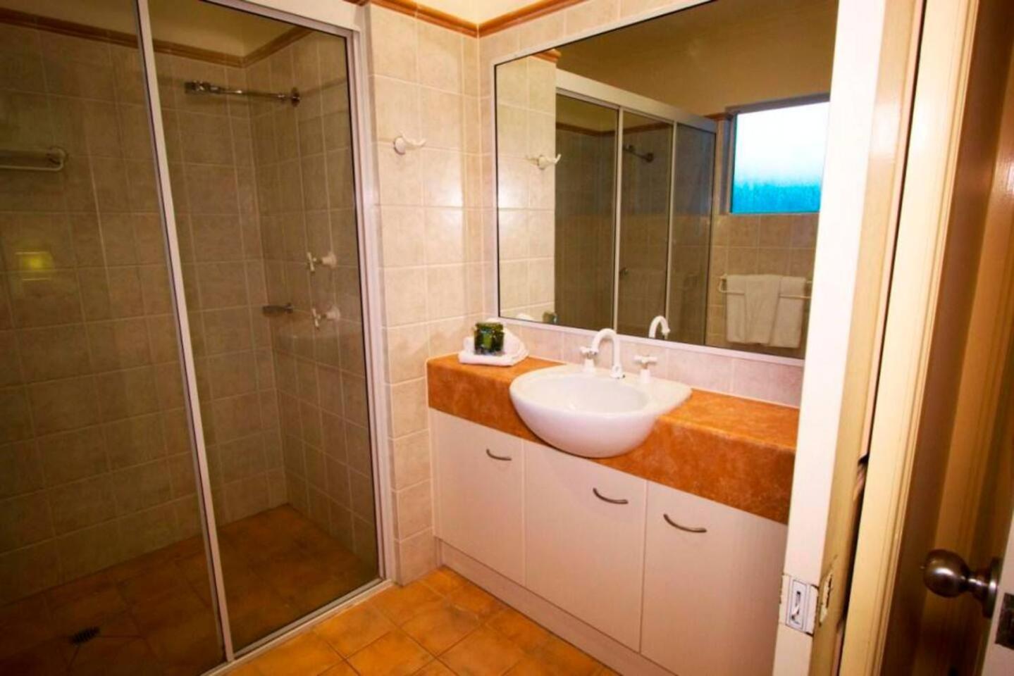 Ivy At Coral Horizons: A Retro Beachfront Locale *