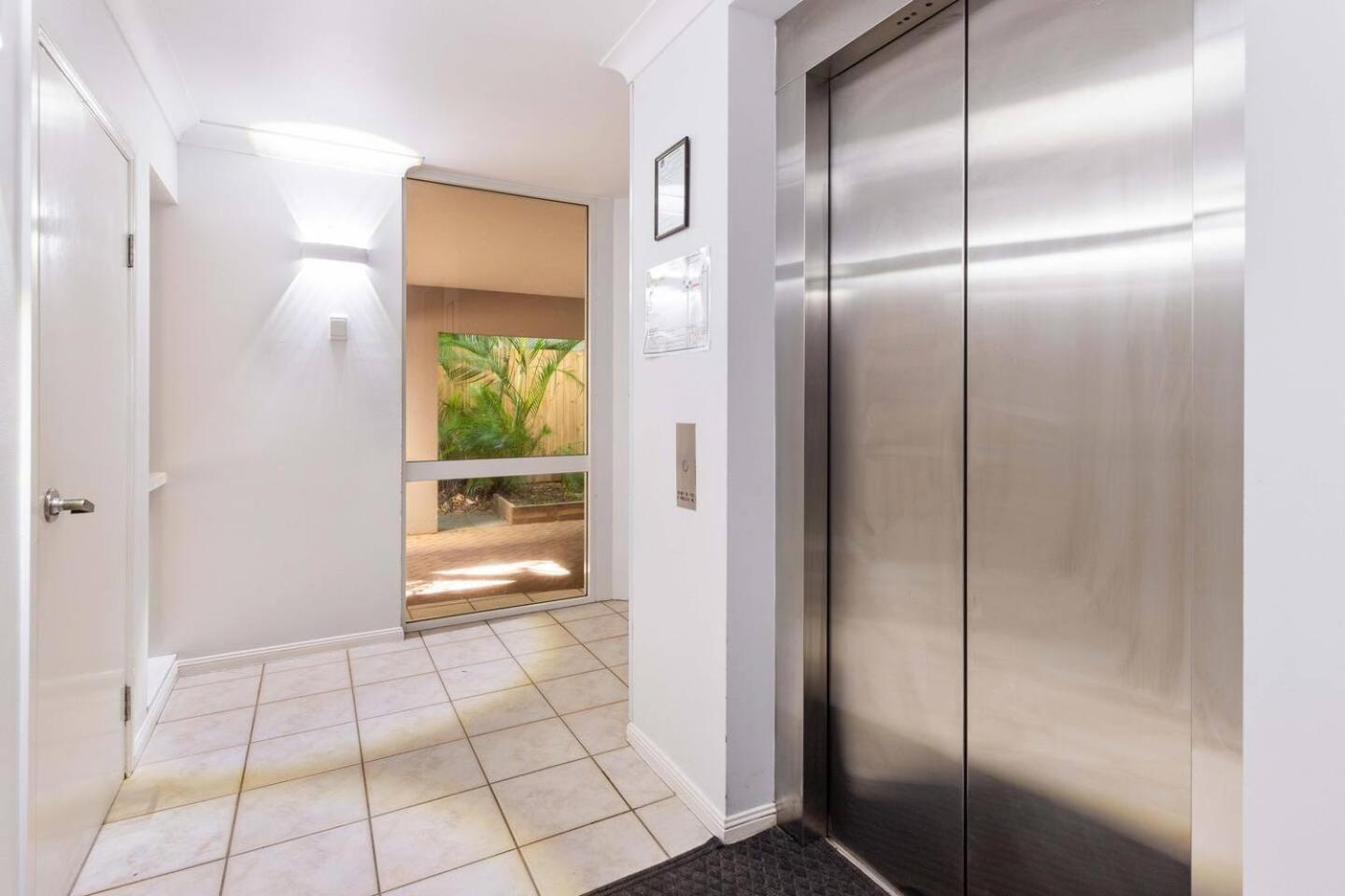 Apartment Ivy At Coral Horizons: A Retro Beachfront Locale