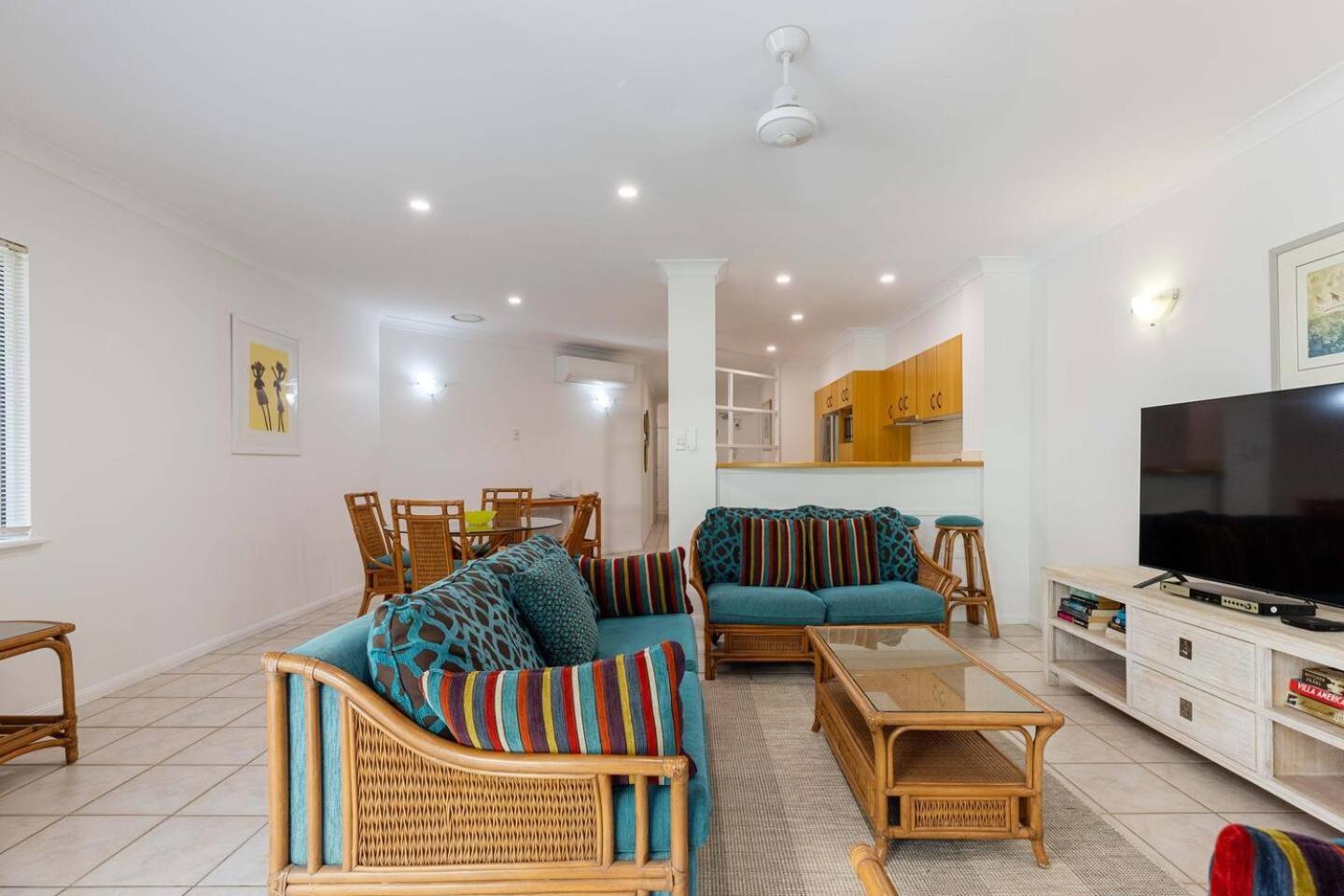 Apartment Ivy At Coral Horizons: A Retro Beachfront Locale