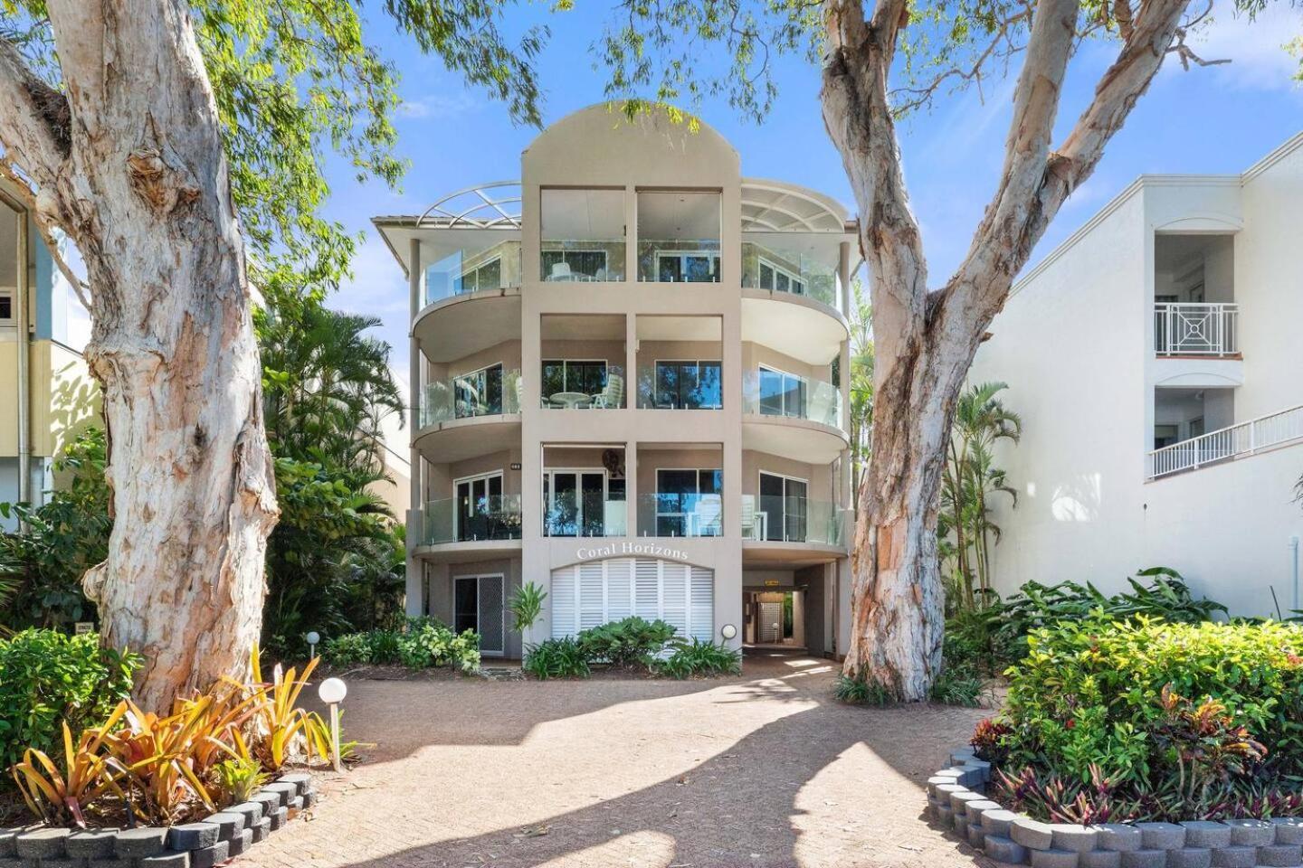 Ivy At Coral Horizons: A Retro Beachfront Locale Palm Cove