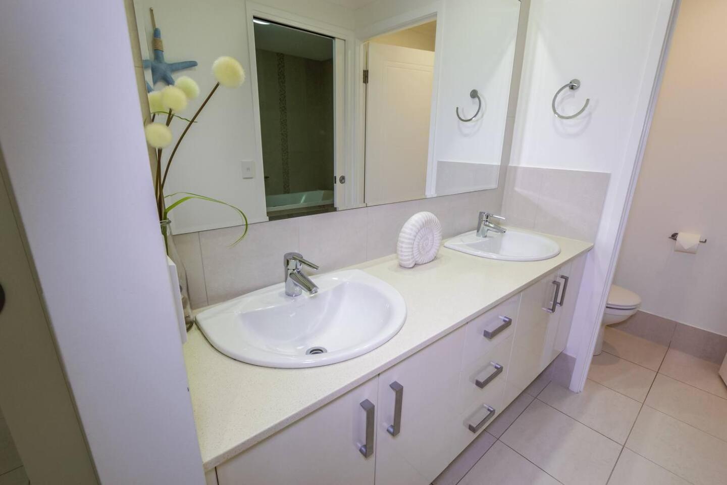 Azul At Island Views—bask In Beachfront Living Apartment