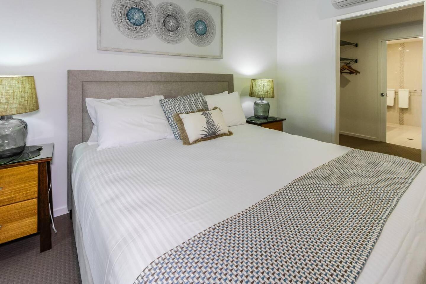 Azul At Island Views—bask In Beachfront Living Apartment *
