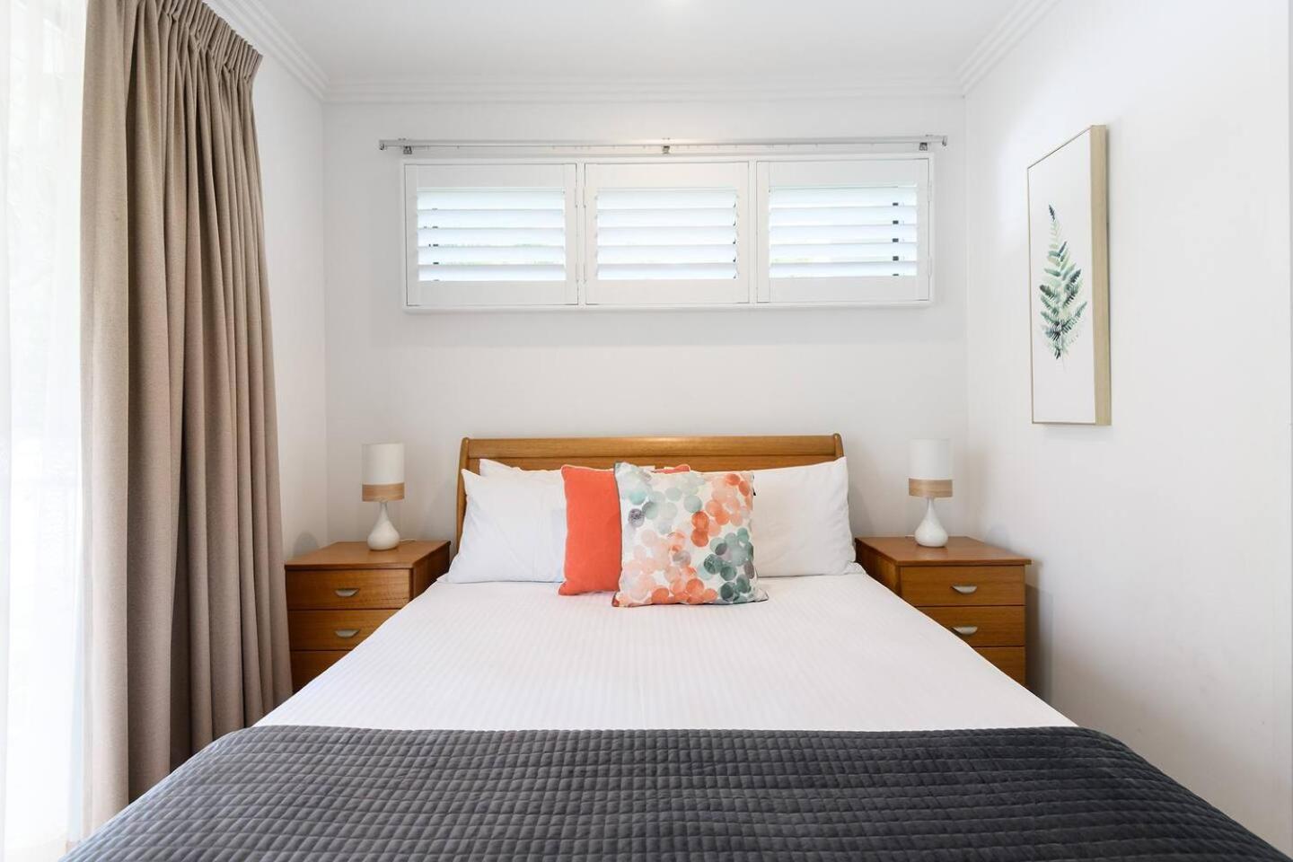Rojo At Island Views—a Breezy Beachfront Retreat Palm Cove