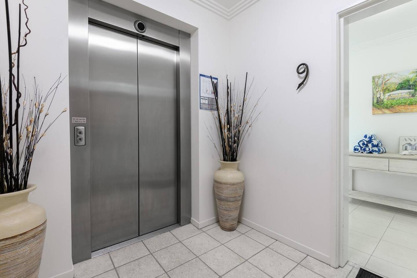 Apartment Rojo At Island Views—a Breezy Beachfront Retreat Palm Cove