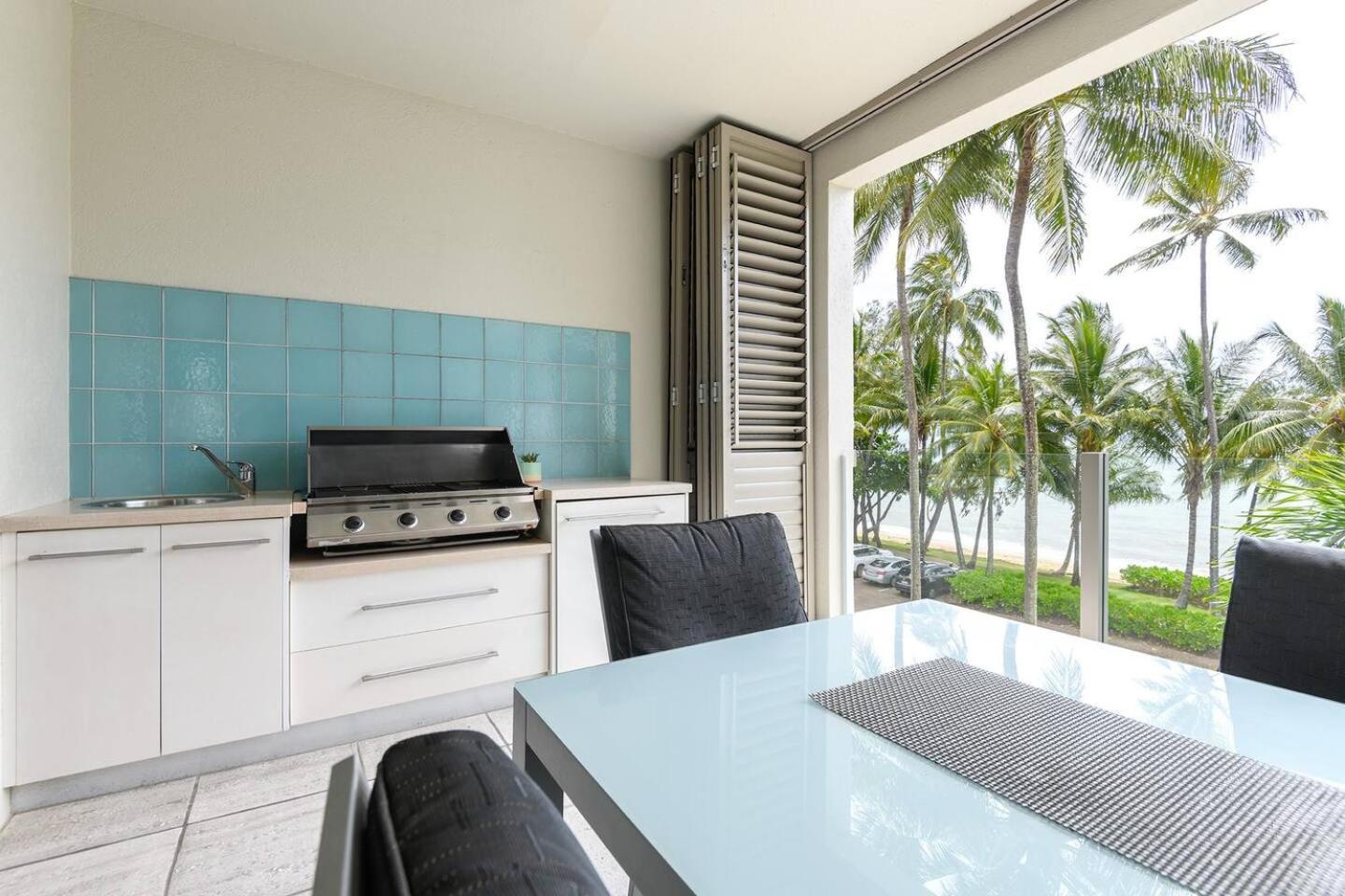 Apartment Rojo At Island Views—a Breezy Beachfront Retreat