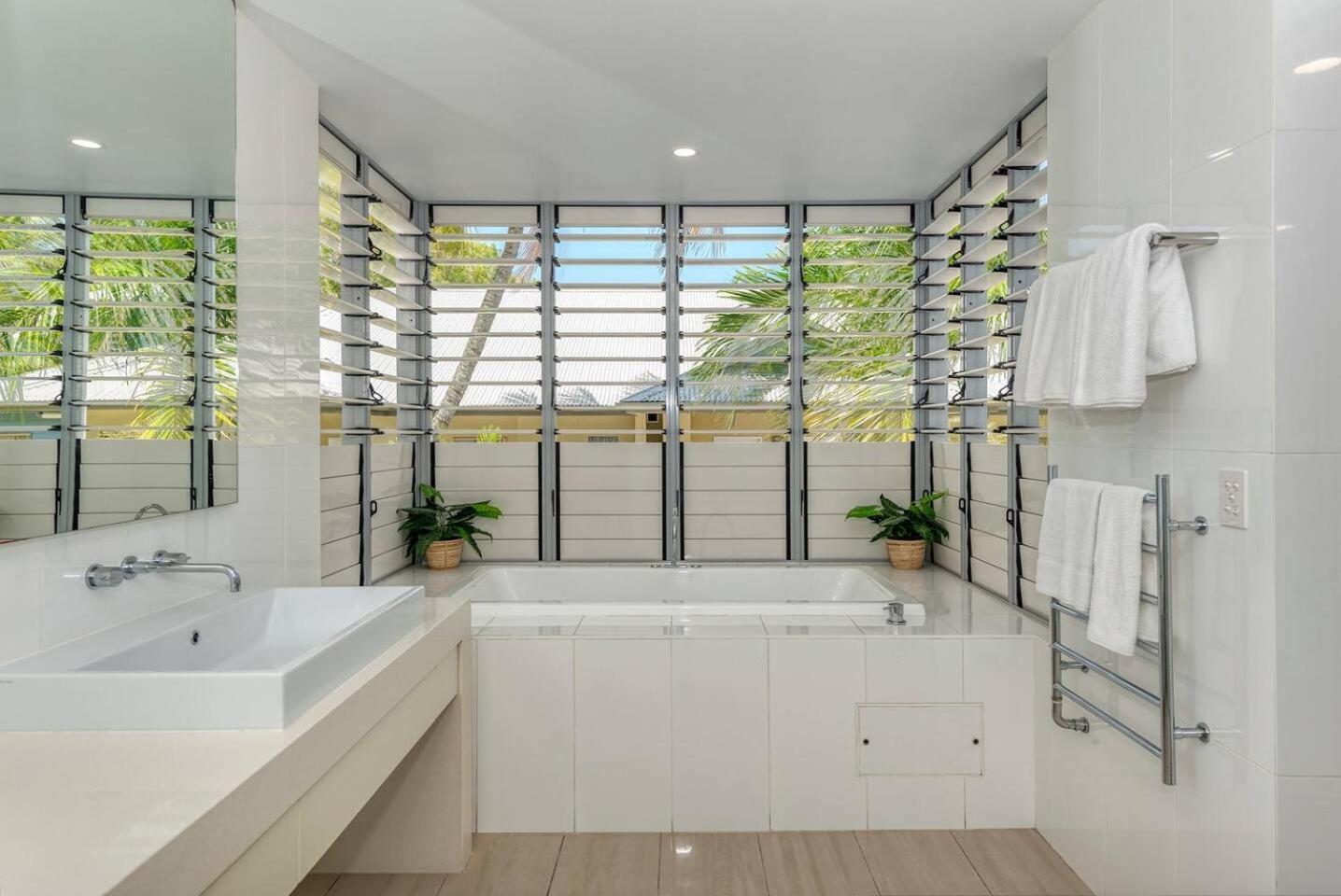 Bougainvillea - Beachside Luxury At The Drift Apartment