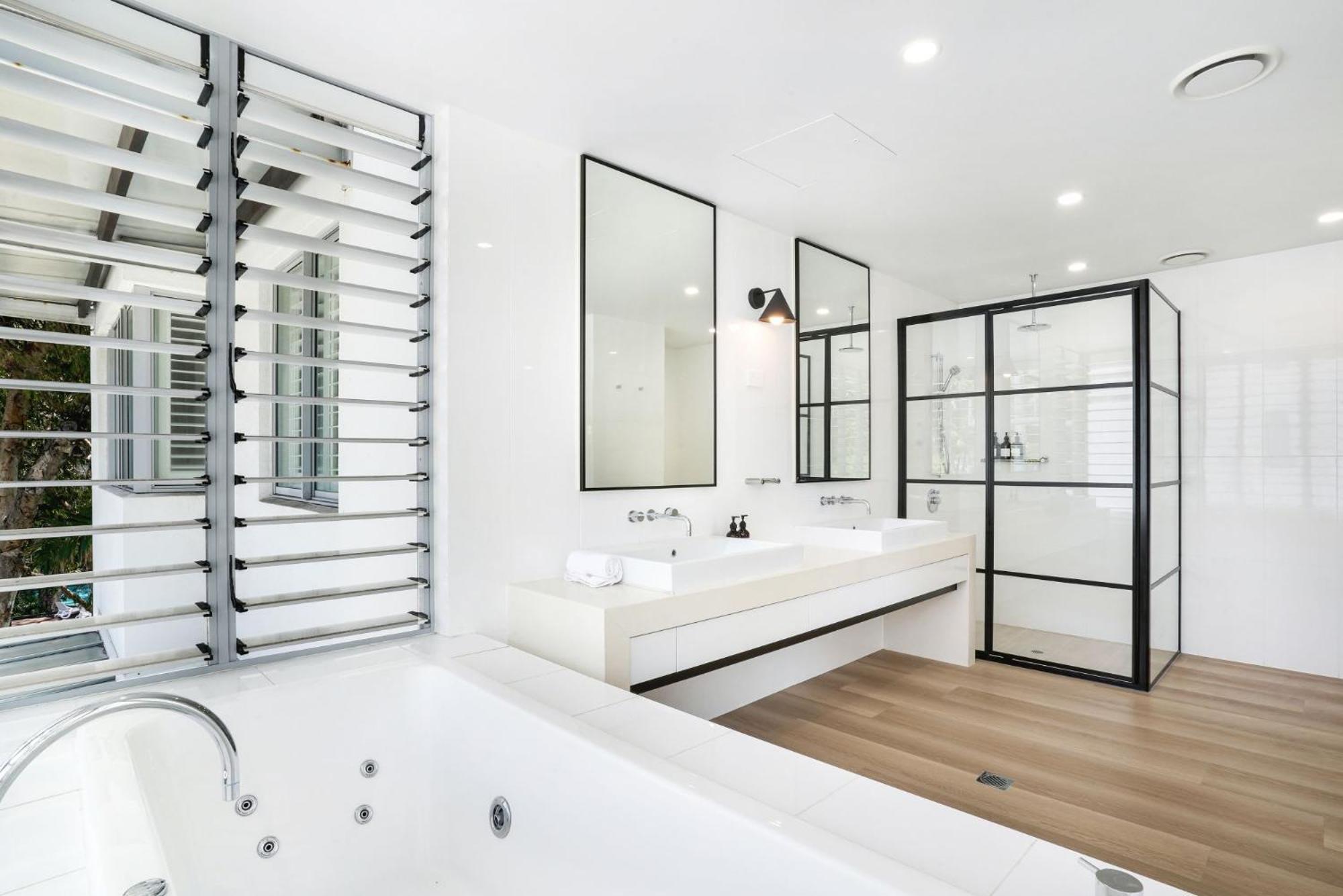 Amaroo - Luxury Overlooking The Coral Sea Apartment *