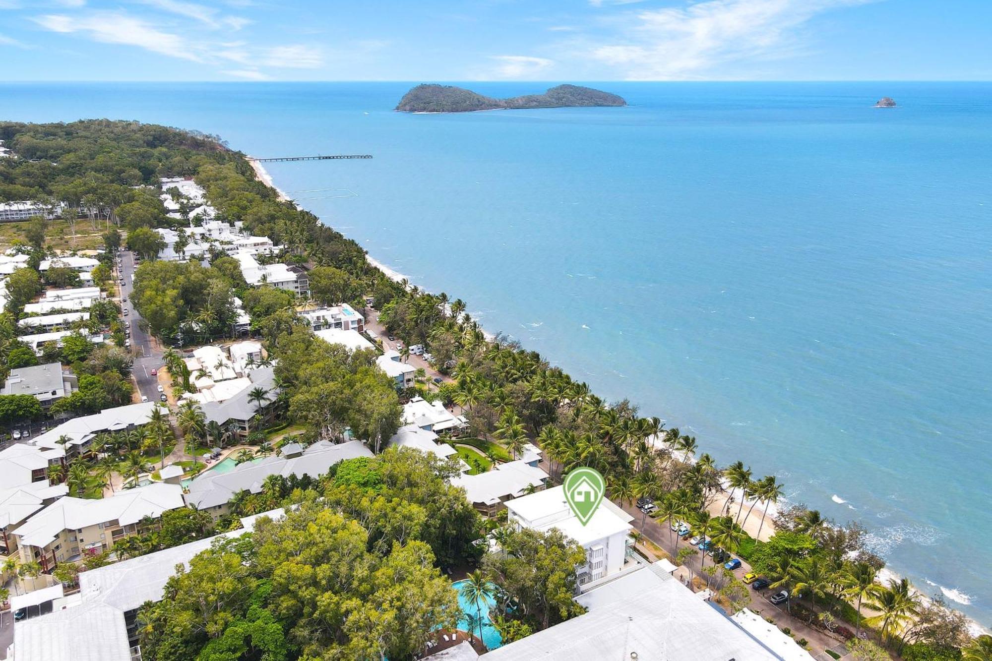 Amaroo - Luxury Overlooking The Coral Sea Apartment
