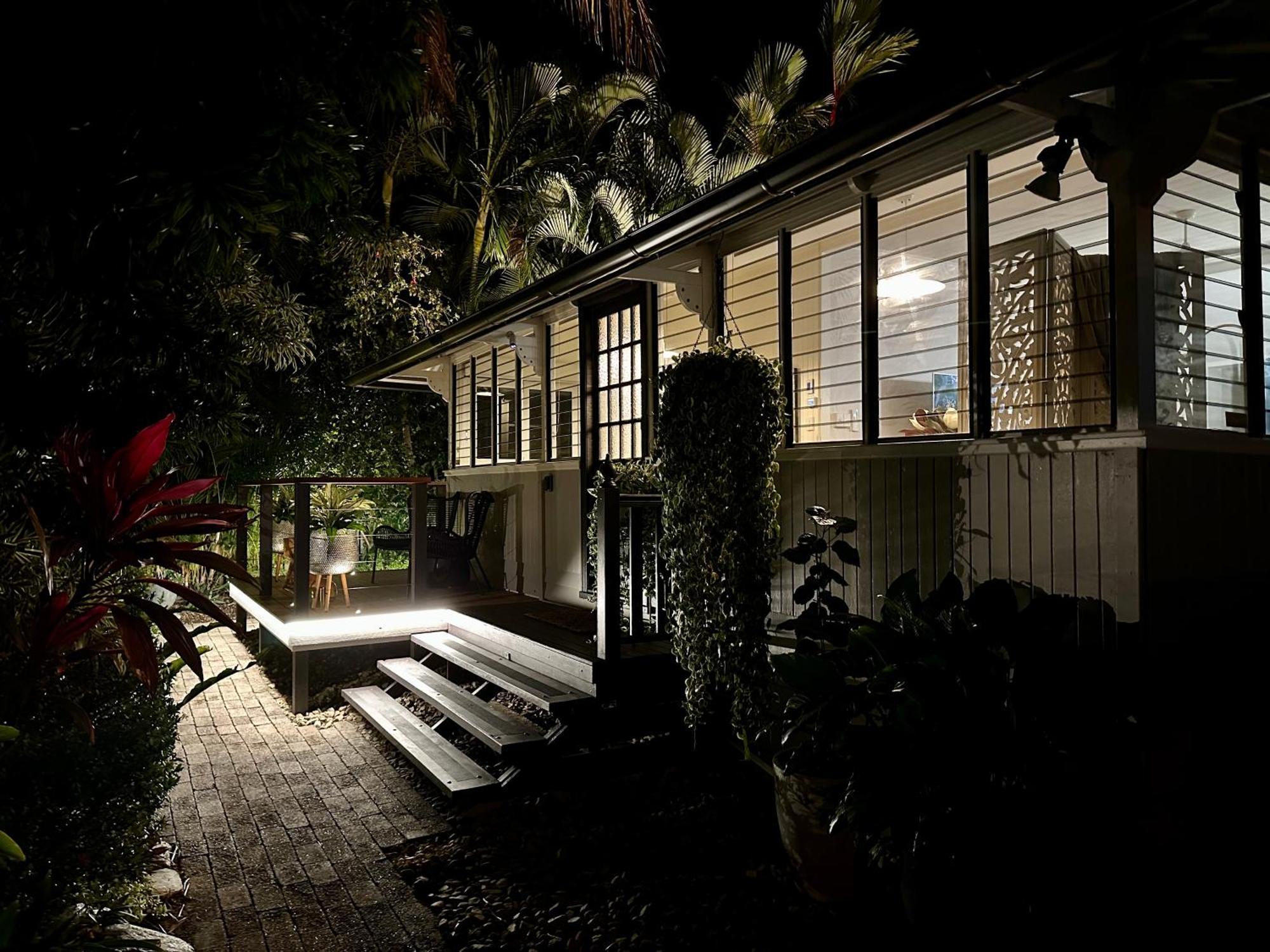 Holiday home Sweet Creek Cottage, Palm Cove, 200m To Beach, Heated Pool, Pets Palm Cove