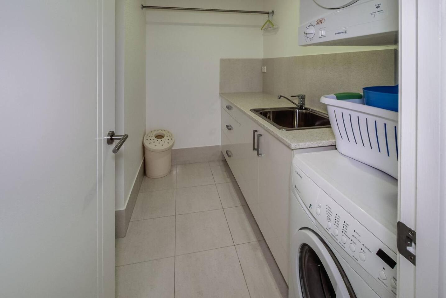 Aqua Aura - Bask In Beachfront Living * Palm Cove