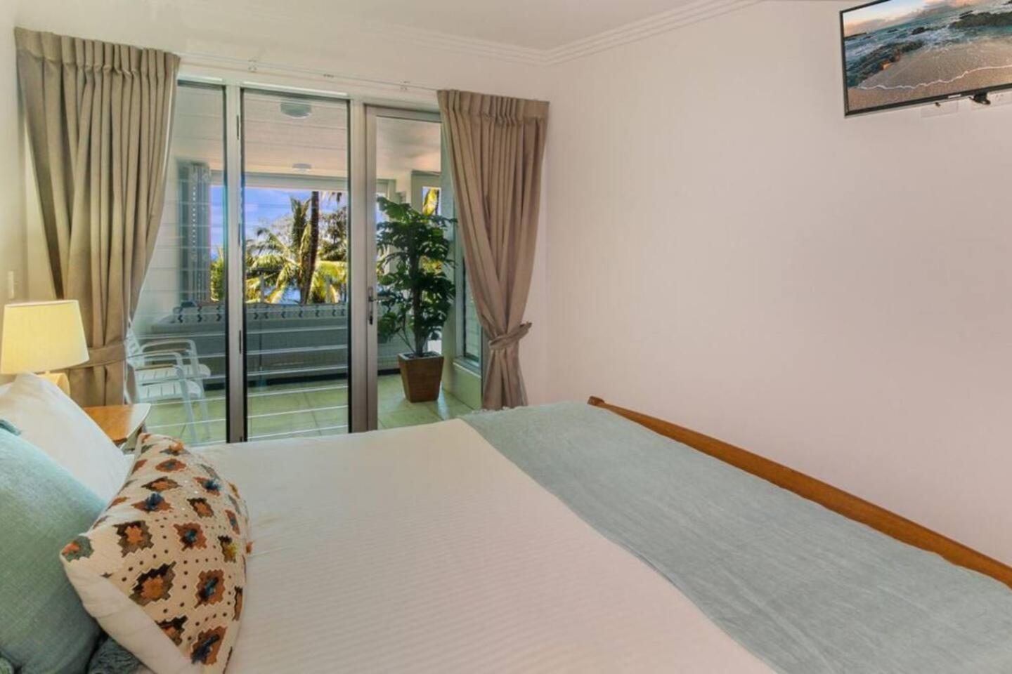 Apartment Dreamscape Haven - Your Poolside Paradise Palm Cove