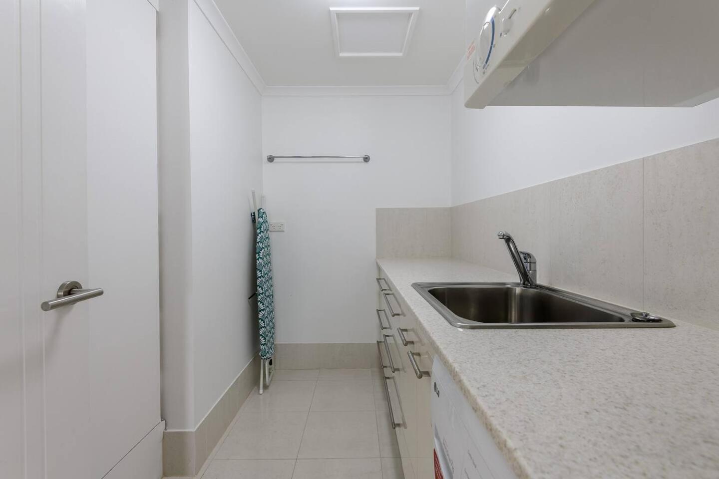The Esplanade Escape - Your Ideal Beachfront Break Palm Cove