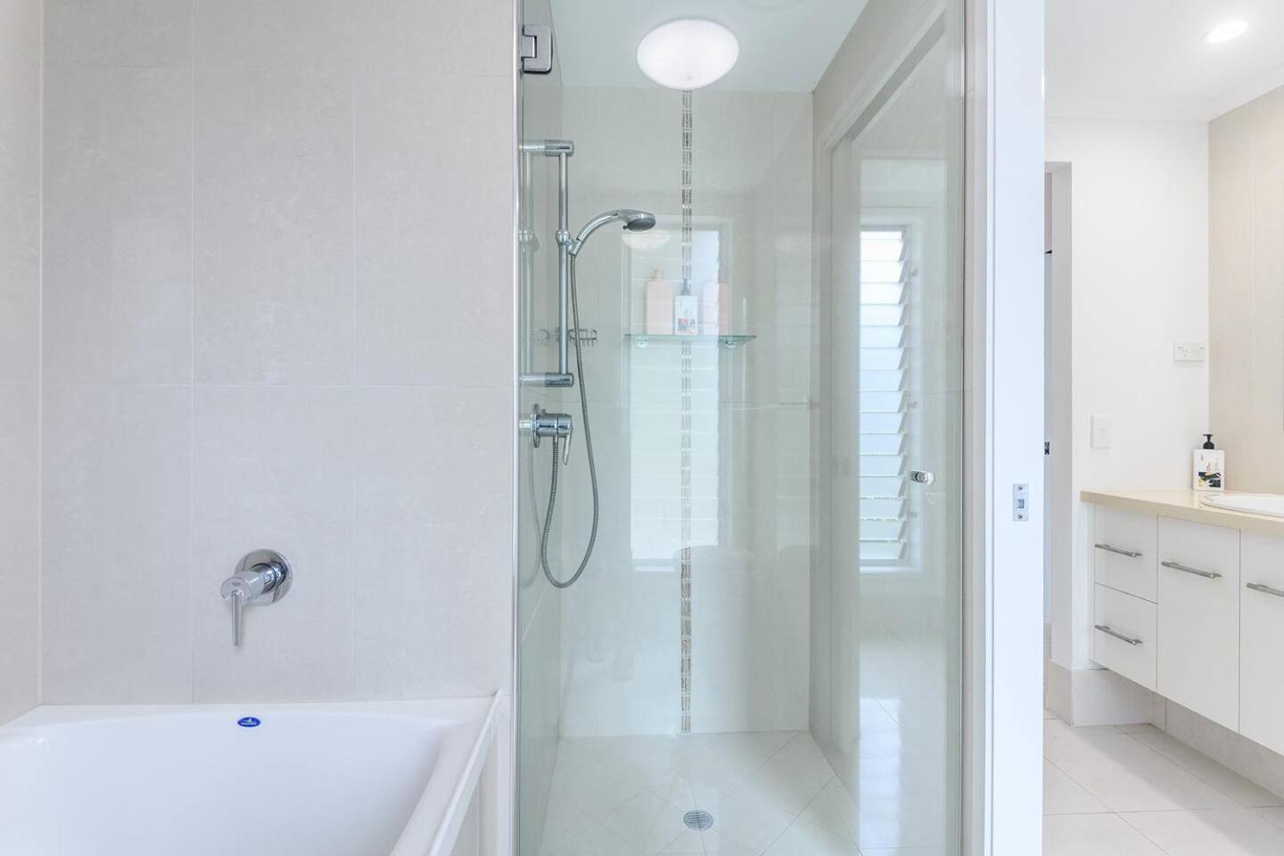 The Esplanade Escape - Your Ideal Beachfront Break * Palm Cove