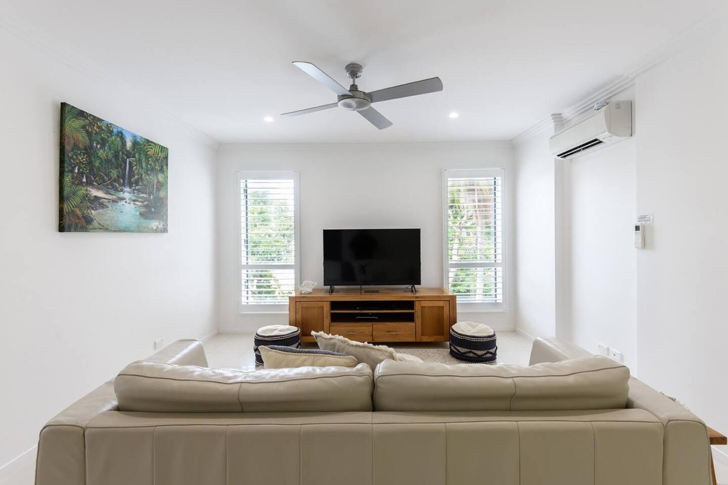 The Esplanade Escape - Your Ideal Beachfront Break Apartment *