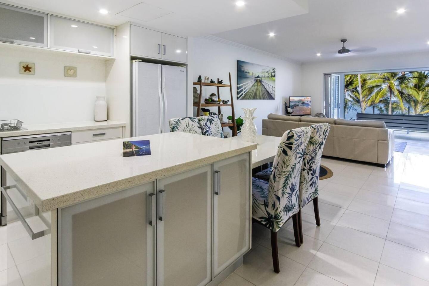 Apartment Aqua Aura - Bask In Beachfront Living Palm Cove