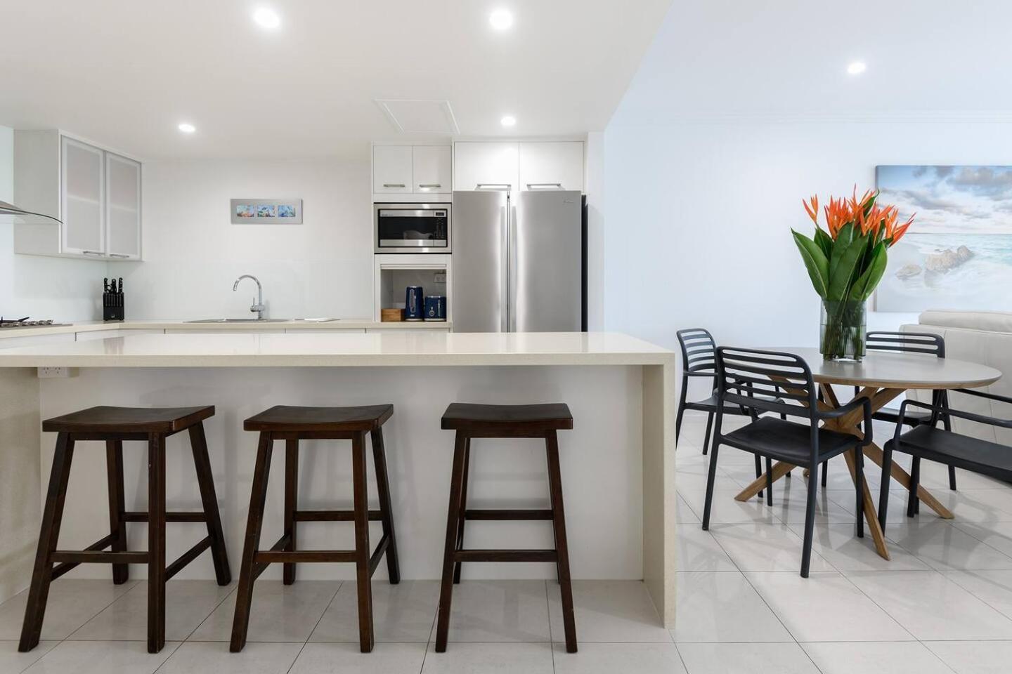 The Esplanade Escape - Your Ideal Beachfront Break Apartment Palm Cove