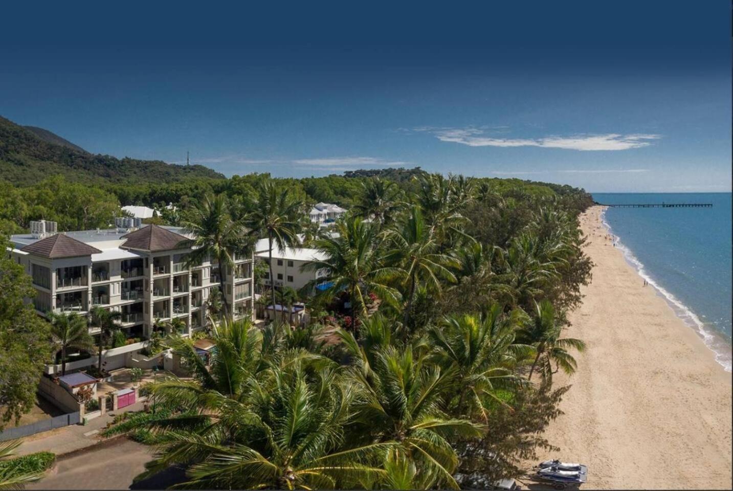 Dreamscape Haven - Your Poolside Paradise Apartment