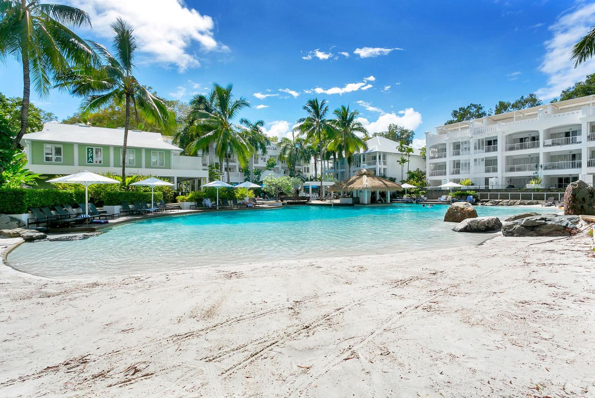 Luxury 2 Bedroom Club Palm Cove
