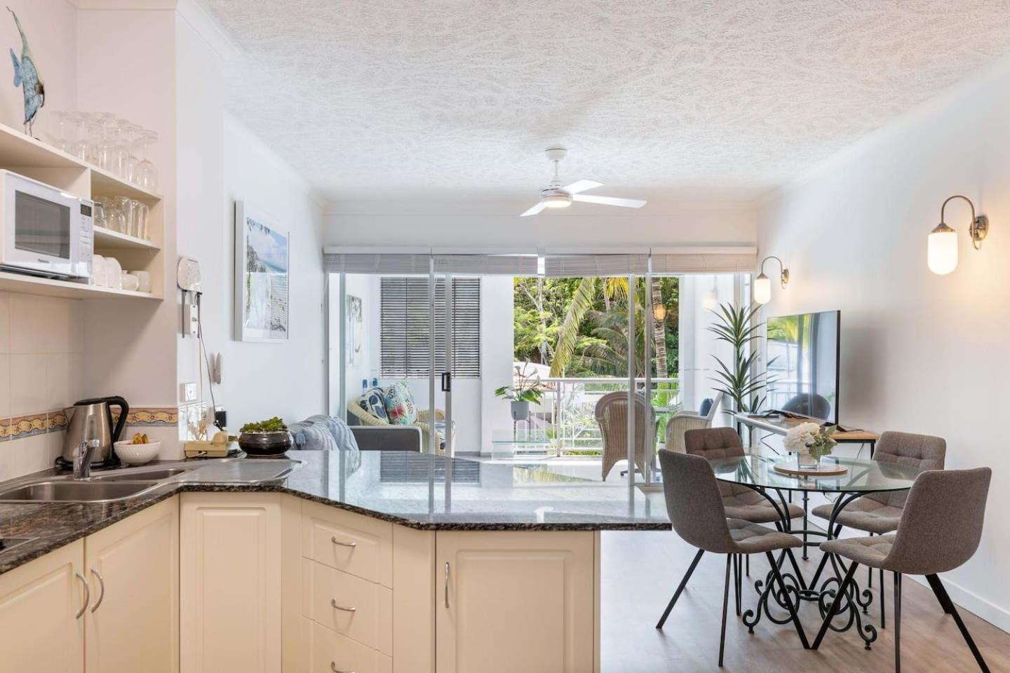 'swaying Palms And Salt Air' A Dreamy Tropical Haven * Palm Cove