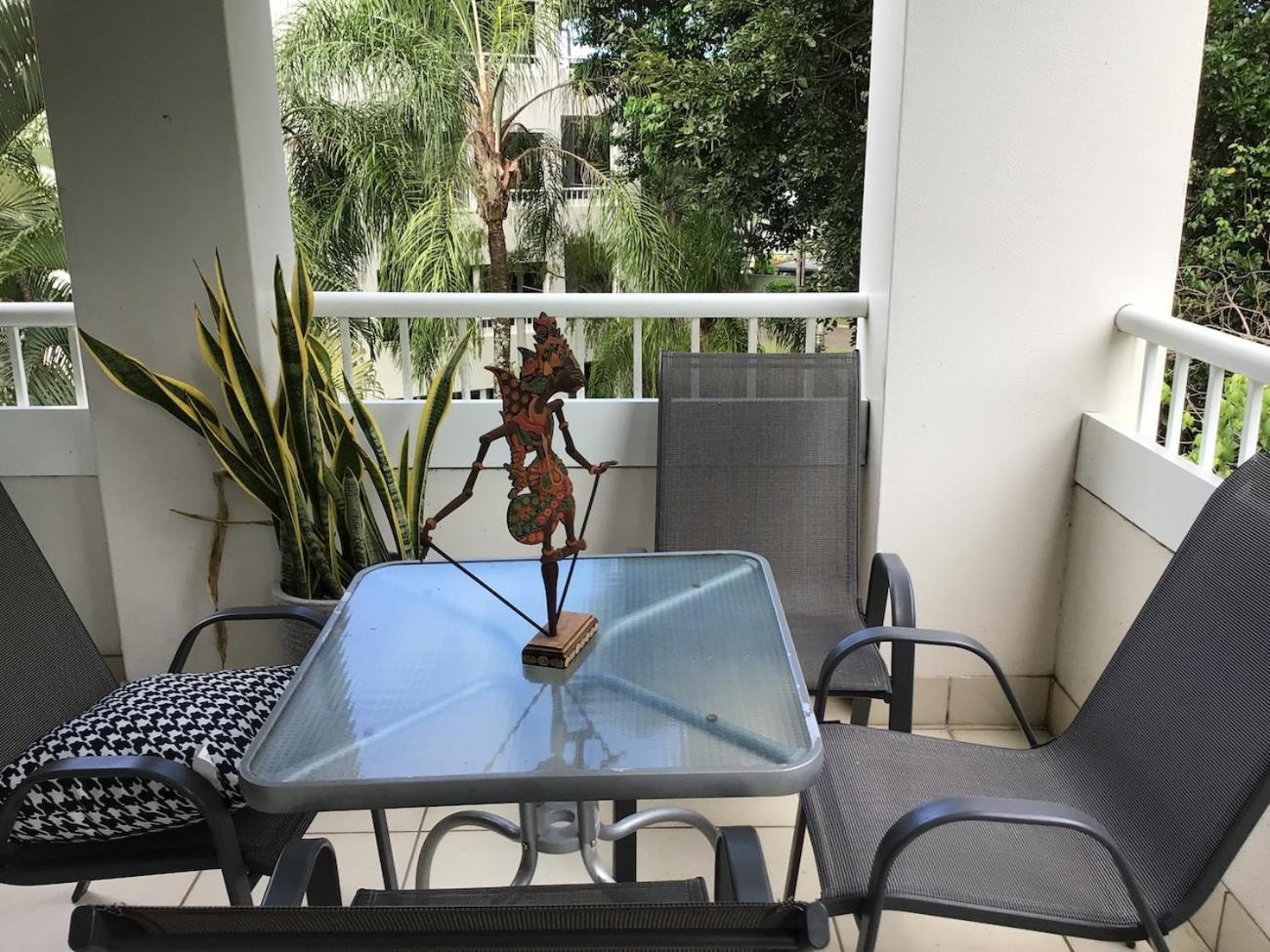 Apartment Secluded Tropical