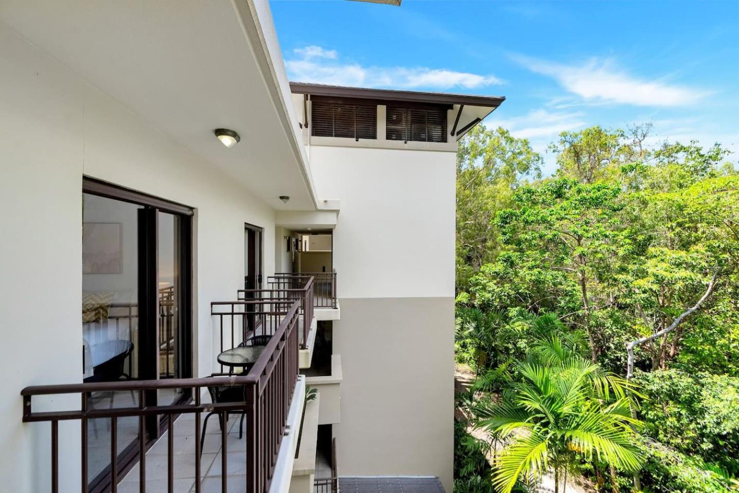 Apartment 'tropical Escape' Coastal Daydreams With Rooftop