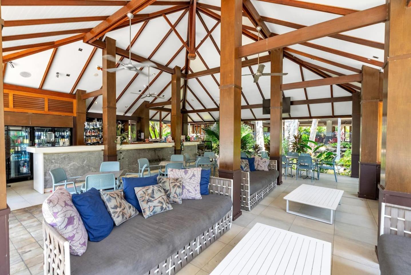 Apartment 'tropical Escape' Coastal Daydreams With Rooftop