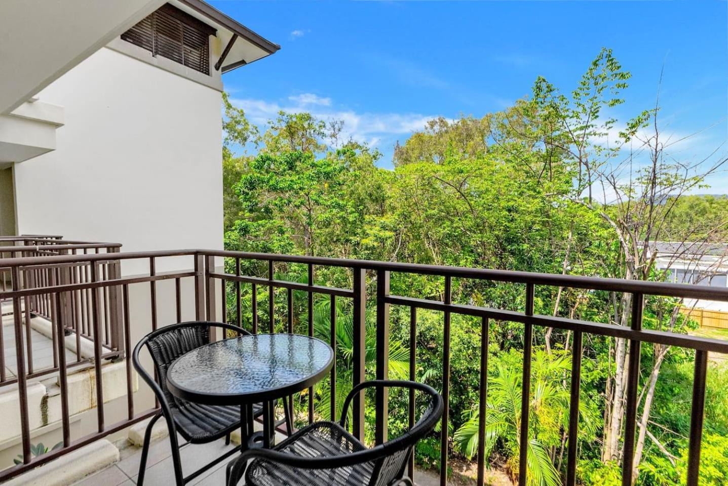 'tropical Escape' Coastal Daydreams With Rooftop Palm Cove