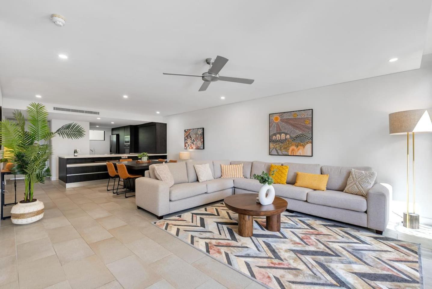 'tropical Escape' Coastal Daydreams With Rooftop Apartment