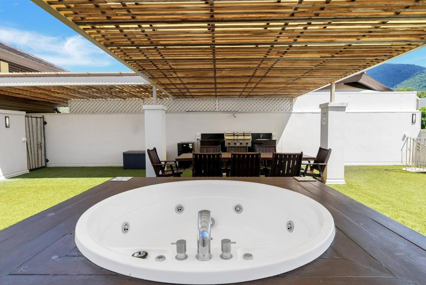 'tropical Escape' Coastal Daydreams With Rooftop * Palm Cove