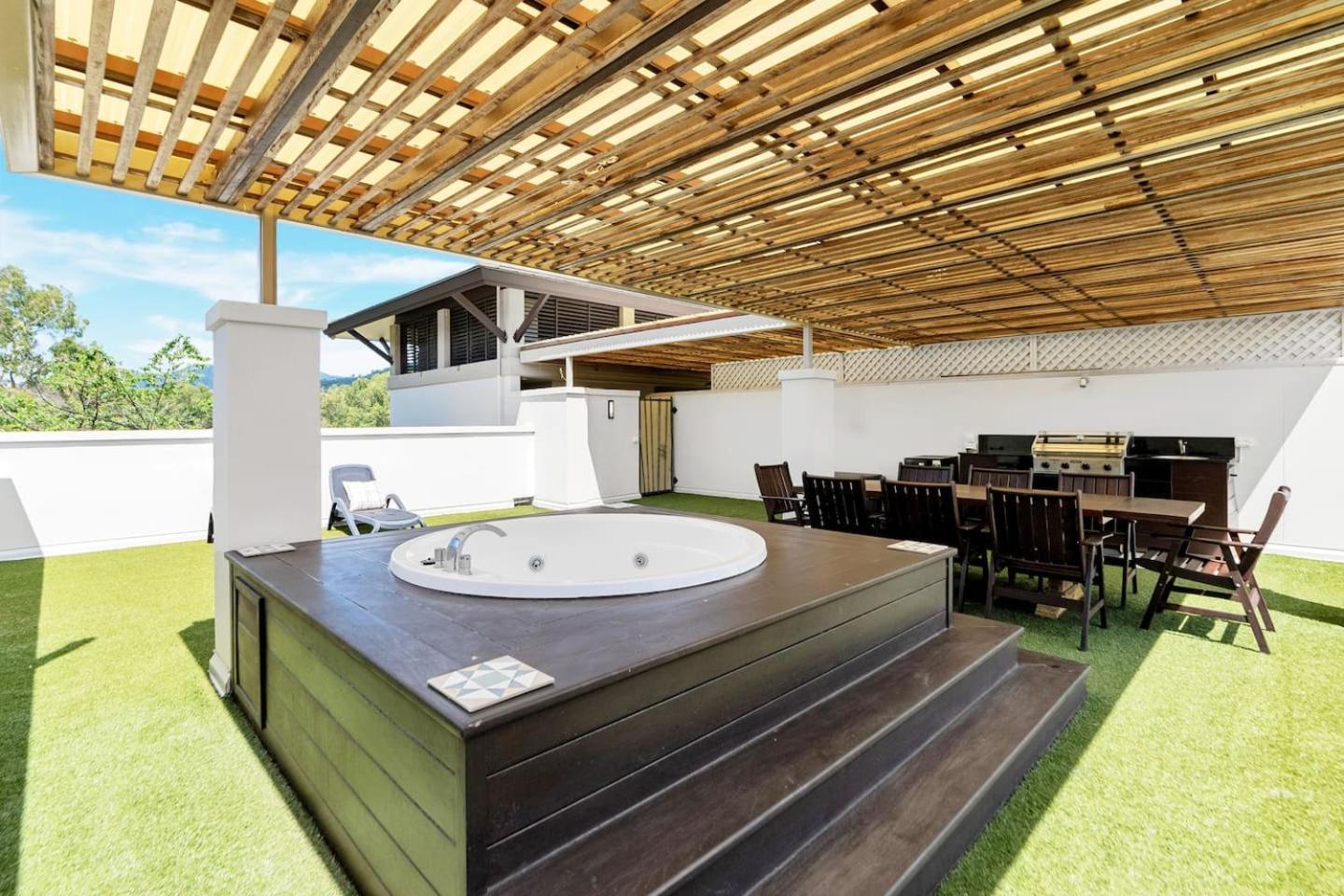 'tropical Escape' Coastal Daydreams With Rooftop